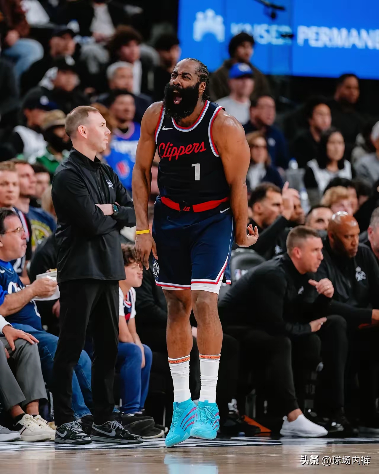 ManbetX体育-关于哈登连续七场比赛得分超过重要助攻，巴塞罗那不断突破！观众掌声雷动的信息