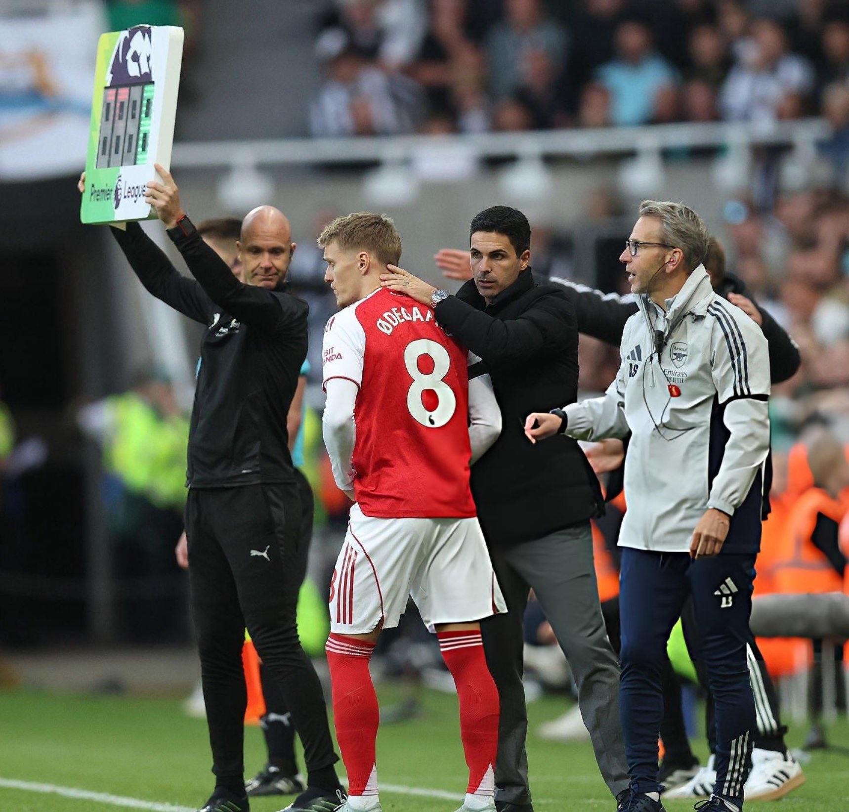 包含武汉三镇迎足总杯关键赛，今夜防线松动，更衣室稳定，球队文化再被提及的词条